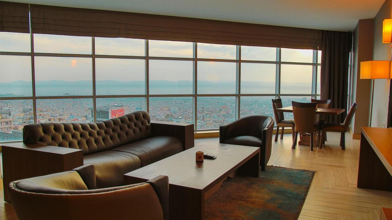 Titanic Hotel & Spa Sulaymaniyah Εξωτερικό φωτογραφία A suite at the hotel