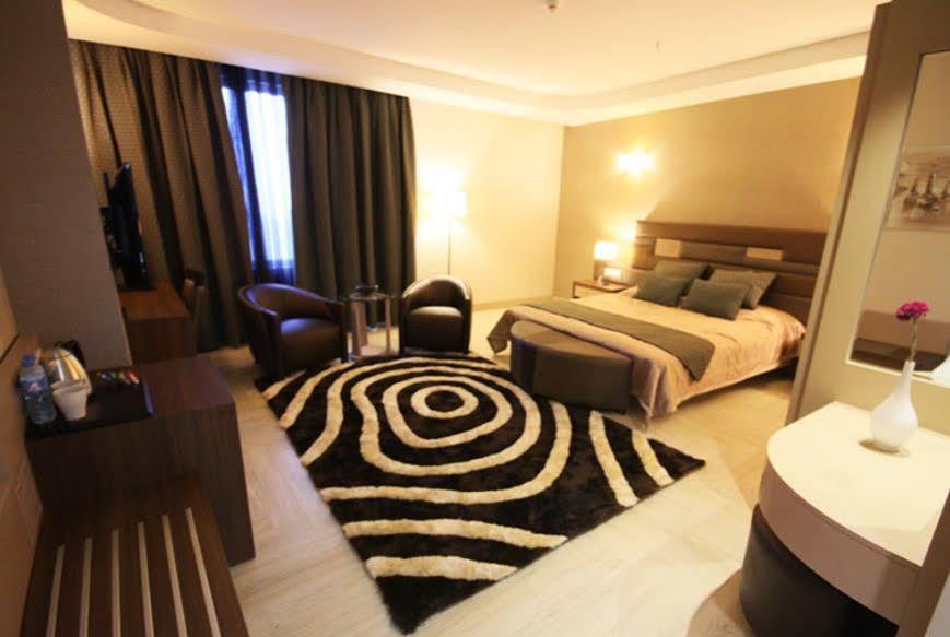 Titanic Hotel & Spa Sulaymaniyah Εξωτερικό φωτογραφία A room at the hotel