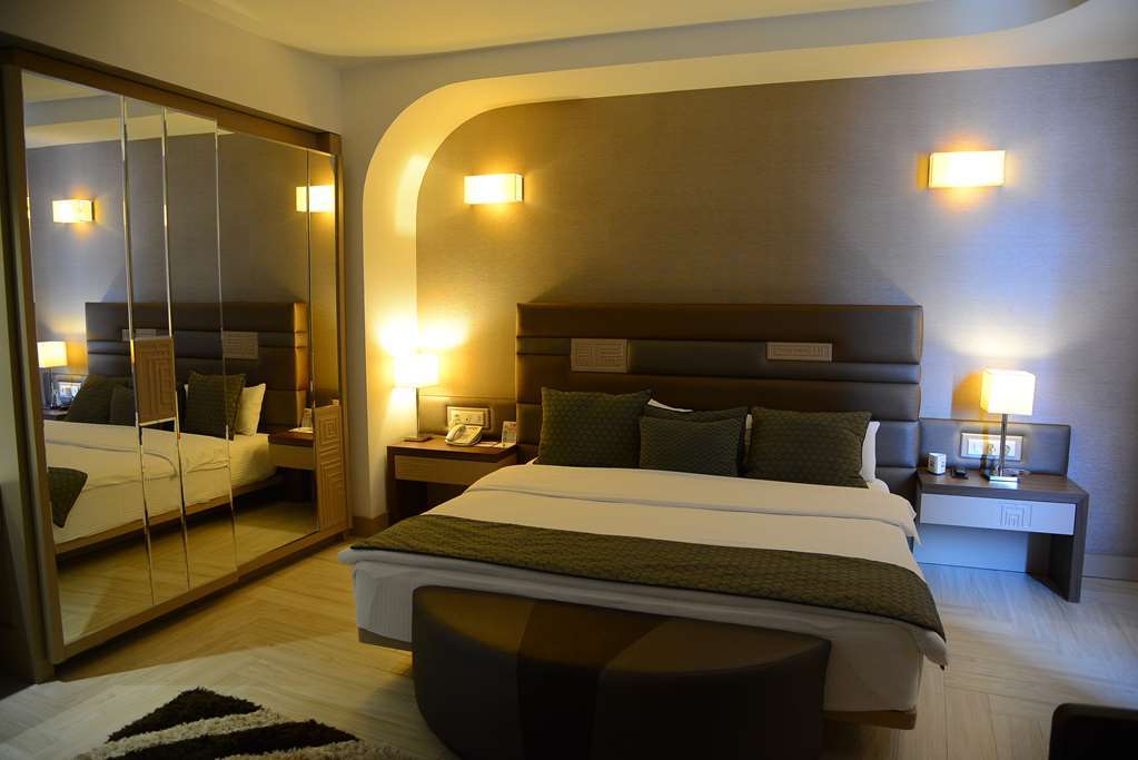 Titanic Hotel & Spa Sulaymaniyah Δωμάτιο φωτογραφία A bedroom in a hotel