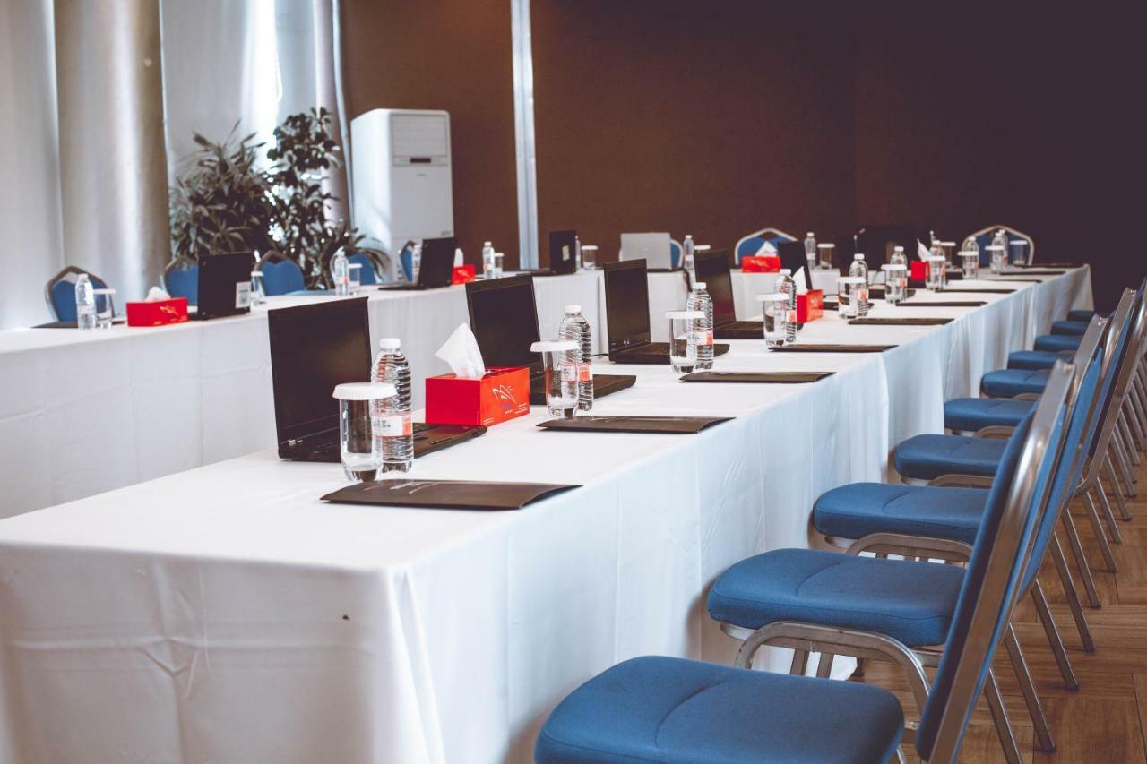 Titanic Hotel & Spa Sulaymaniyah Εξωτερικό φωτογραφία A meeting room at the hotel