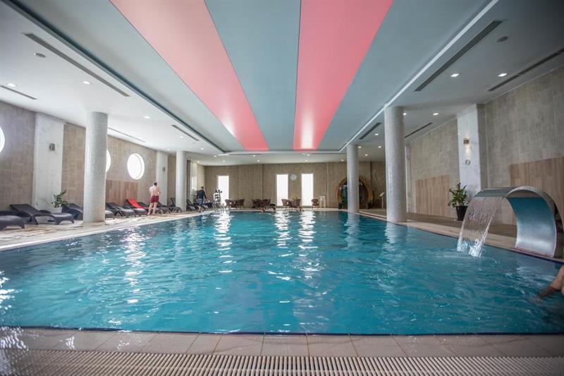 Titanic Hotel & Spa Sulaymaniyah Εξωτερικό φωτογραφία The swimming pool at the hotel