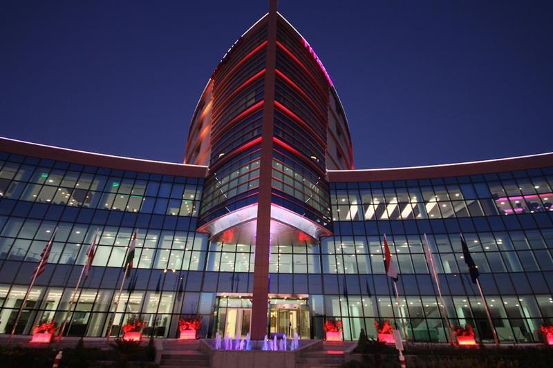 Titanic Hotel & Spa Sulaymaniyah Εξωτερικό φωτογραφία The hotel at night